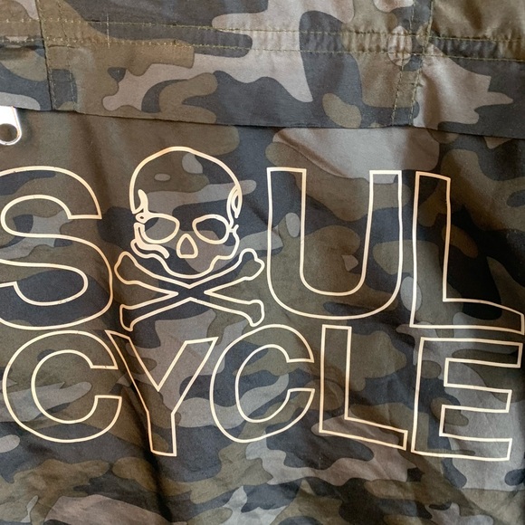 Soul Cycle  Windbreaker Anorak Hooded Packable Camo Jacket Size M - Picture 3 of 9